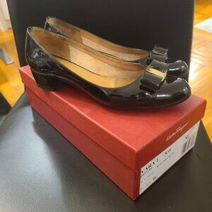 Vintage Salvatore Ferragamo Vara Pumps Heels - Black - Size 7.5